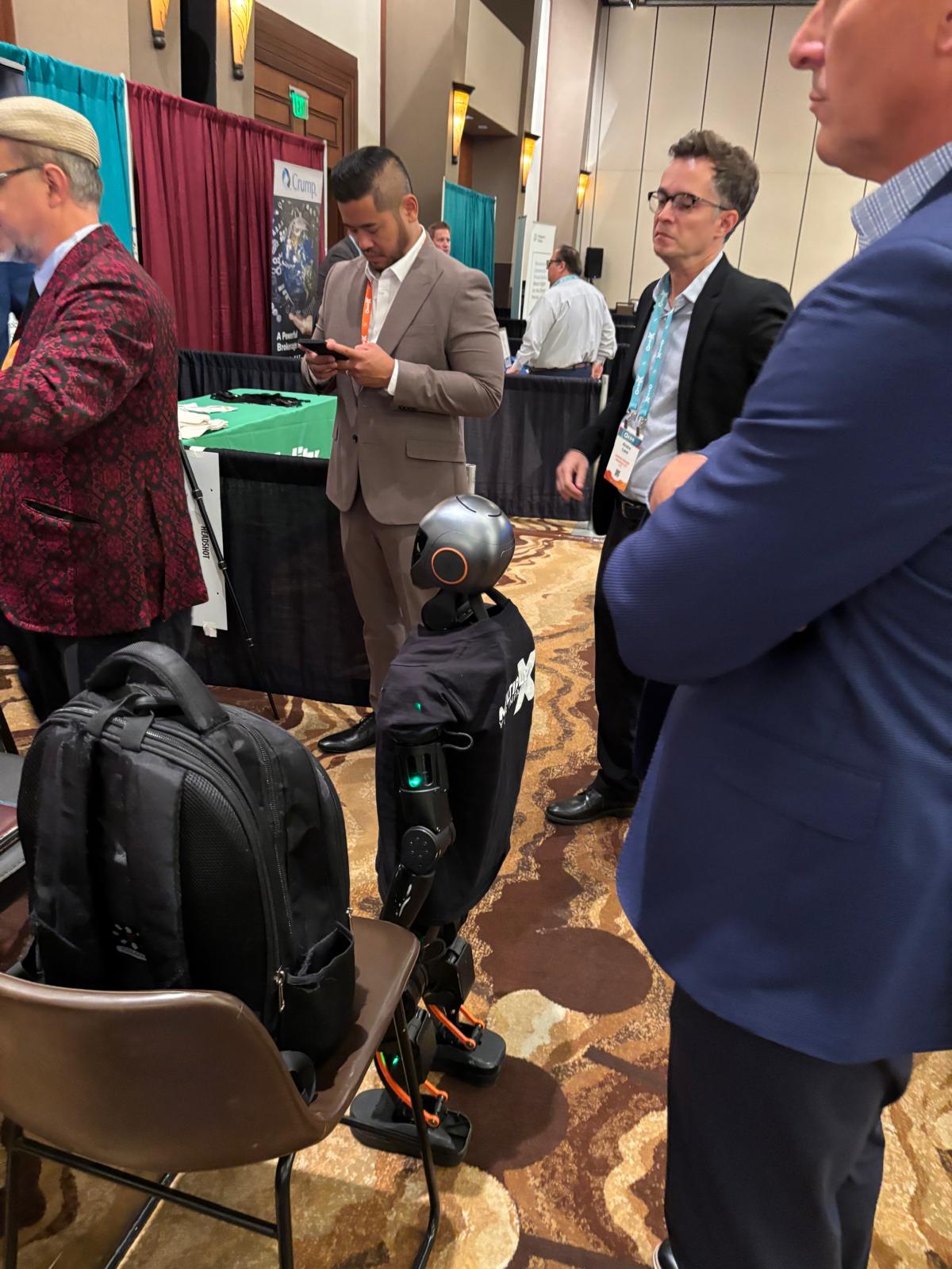 Partners queuing for robot interaction
